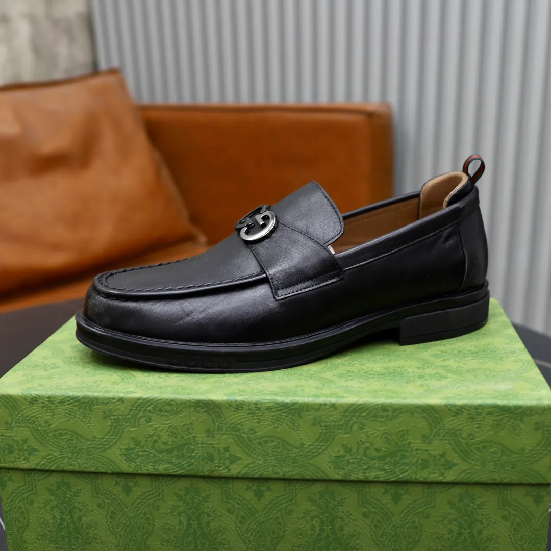 Men's shoes: 250🙅‍♂️🙅‍♂️🙅‍♂️Niuli Brand: GUCCI Size: 38-44 (45 can be customized) Level: Counter classic Material: Original soft cowhide upper Comfortable cowhide lining Original lightweight outsole Style category: Business casual footwear Driving leather shoes Color: Actual picture color